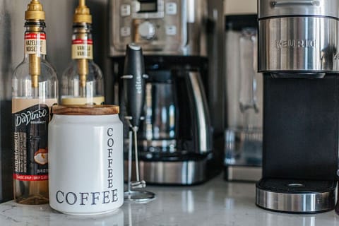 Enjoy your morning cup of coffee with a selection of ground coffee, k-pods & tea