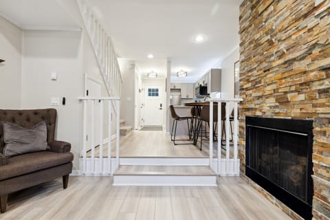 Open layout between living room, dining area, & kitchen