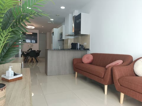 Salón (Smart Tv 58" y aire acondicionado), vista general planta baja de la casa