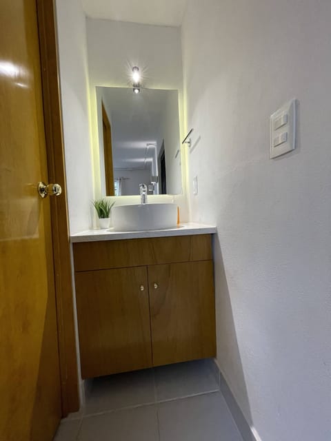 Superior Double Room, Multiple Beds, Private Bathroom | Bathroom | Towels