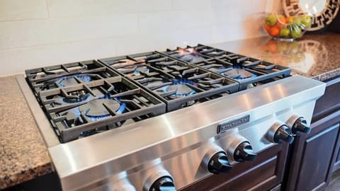 A gas range is available.