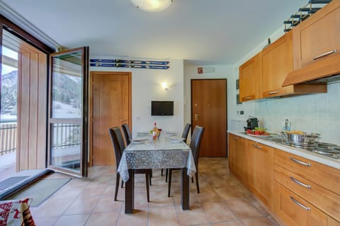 Kitchen and dining area