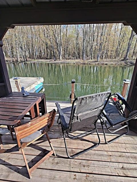 Private terrace with table, chairs and sun loungers