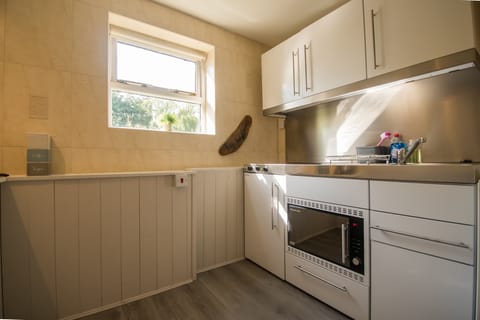 Deluxe Apartment, Ensuite (The Den) | Private kitchen