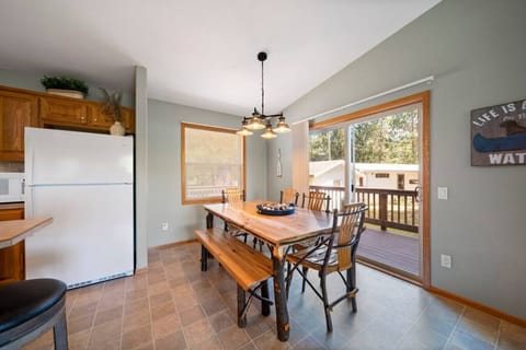 The dining table seats 6, and the kitchen island seats 3.