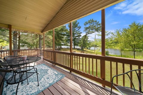 Welcome to our cozy cottage on Lake Alice in the Tomahawk Northwoods!