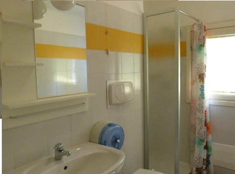 Shower, rainfall showerhead, eco-friendly toiletries, towels