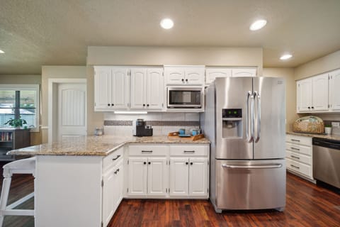 Keurig and pot coffee makers available.