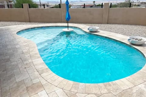 Crystal Clear Pool w/ Lake view