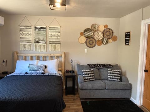 One night in this queen bed and you'll be extending your stay.