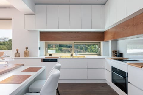 Fully equipped kitchen with modern appliances provided!