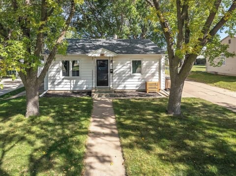 Front of property. Double wide and double long driveway. 