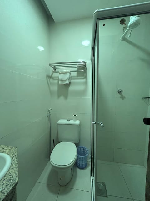 Standard Room | Bathroom | Shower, rainfall showerhead, towels, soap