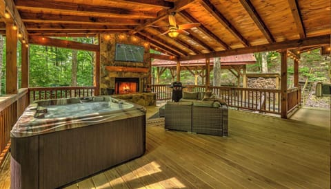 Indoor spa tub