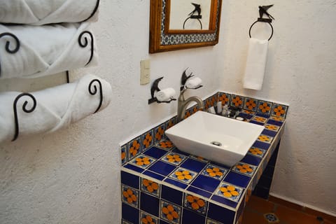 Design Double Room | Bathroom | Shower, towels