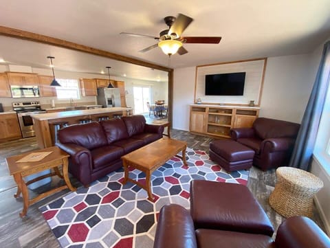 The open floor plan adds to the spaciousness of 100 and Wonderful Views. The furniture is both stylish and comfy, and you’ll love watching your favorite shows on the large flat screen.