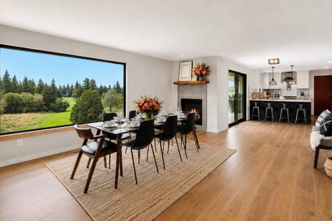 Enjoy great views of the Willamette Valley as you relax in spacious common area.