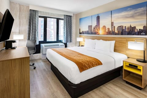 Room, 1 King Bed, Accessible, Non Smoking (Roll-In Shower) | Desk, WiFi (free), bed sheets