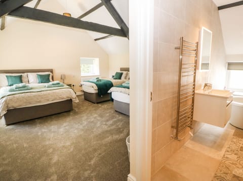 5 bedrooms, individually decorated, individually furnished, free WiFi