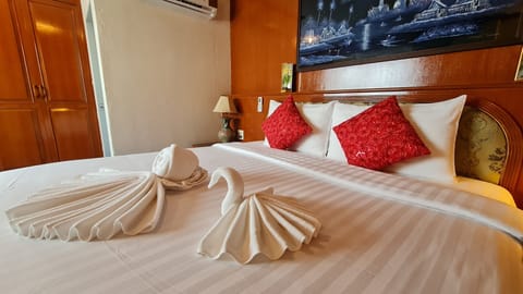 Standard Double Room | Desk, rollaway beds, free WiFi, bed sheets
