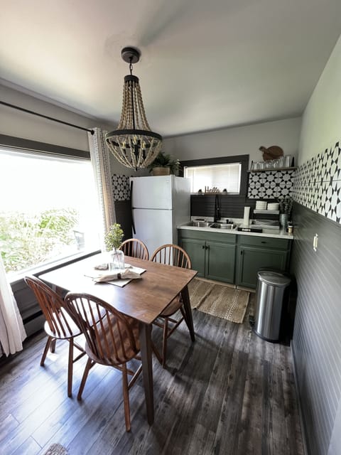 Full kitchen equipped with all basic cooking necessities.