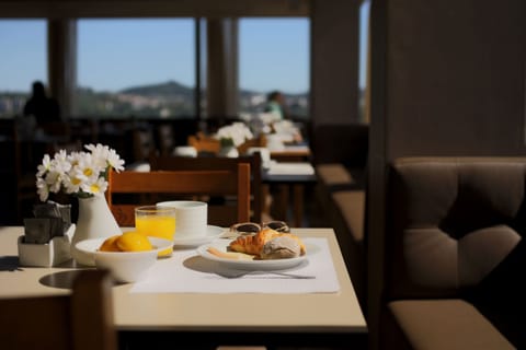 Daily buffet breakfast (EUR 9 per person)