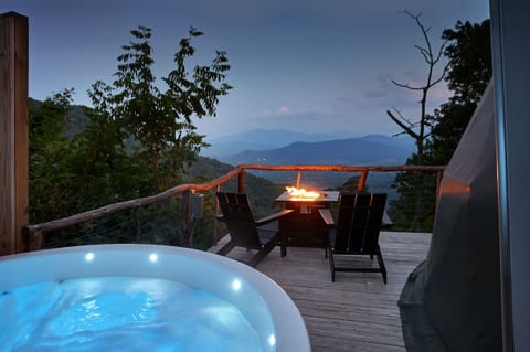 Ultra Luxe Dome + Hot Tub + Mountain View | Terrace/patio