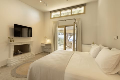 Family Room, 2 Bedrooms, Sea View | Desk, laptop workspace, blackout drapes, soundproofing