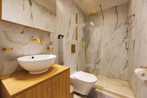 Superior Double or Twin Room, Private Pool, Sea View | Bathroom | Shower, free toiletries, hair dryer, towels