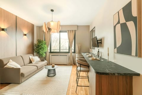 Elegant, Light-Infused Living Space with High-Speed Wi-fi & Smart TV
