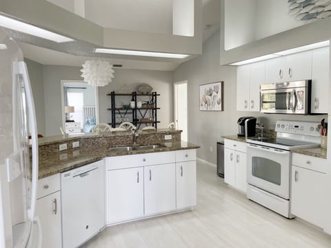 Fully equipped kitchen with some available basic supplies & Keurig coffee maker