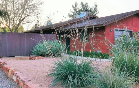Older pic of the front yard