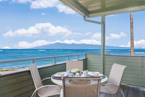 Stunning ocean view of the Pacific straight from your lanai