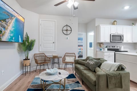 Mother in-law living room w/ full-stock kitchen, 65" ROKU TV