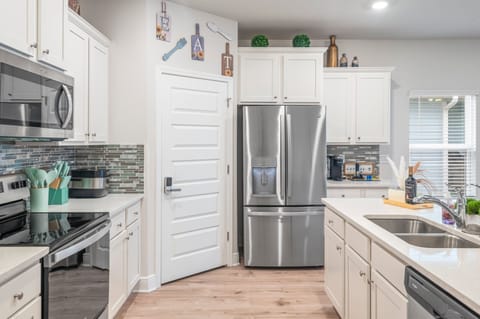 Full Amenities Kitchen