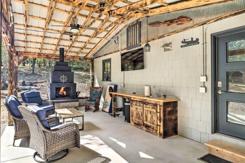 Elizabeth Vacation Rental | 2BR | 2BA | 715 Sq Ft | 2 Steps to Enter