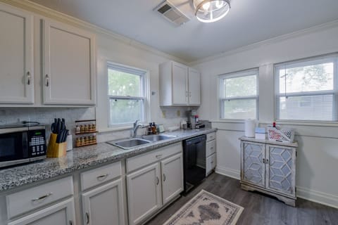 Kitchen - The kitchen comes equipped with all the necessary utensils and appliances to create a delicious meal!