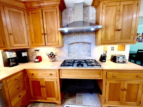 It's a pleasure to cook on the gas range.