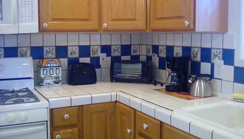 Custom Tile Counters & Backsplash