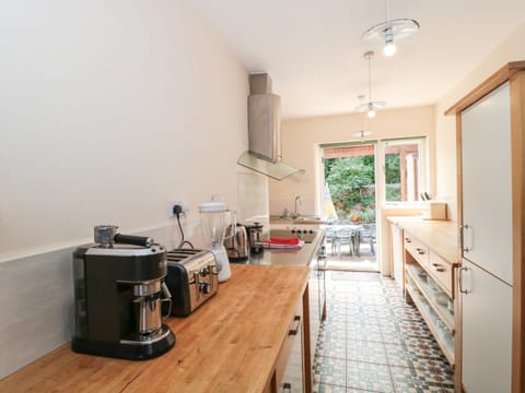 Fridge, dishwasher, electric kettle, toaster