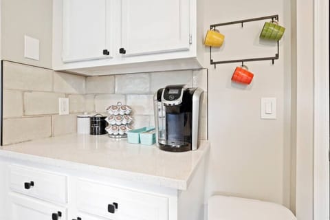 Kitchen (coffee maker)