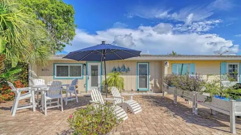 Beautiful seating area for front patio!