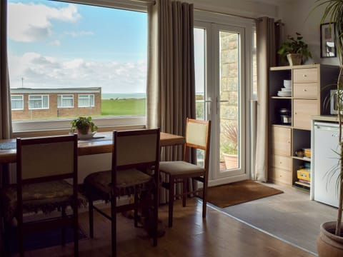 Delightful diing area with wonderful sea views | Brambles Kip, Freshwater