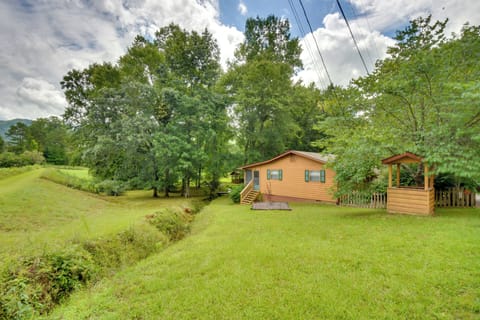 Murphy Vacation Rental | 3BR | 2BA | 1,350 Sq Ft | Stairs Required