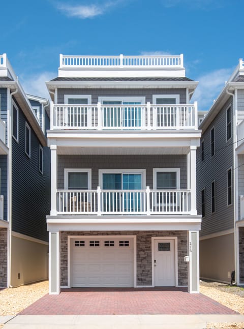 3 levels with stunning views