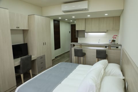 Hypo-allergenic bedding available, minibar, in-room safe