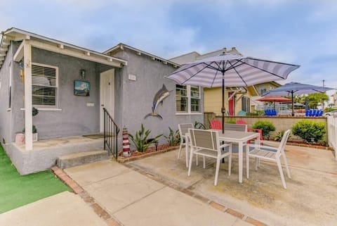 Enjoy the whole house and property with a front and backyard. Very rare in Mission Beach!!!