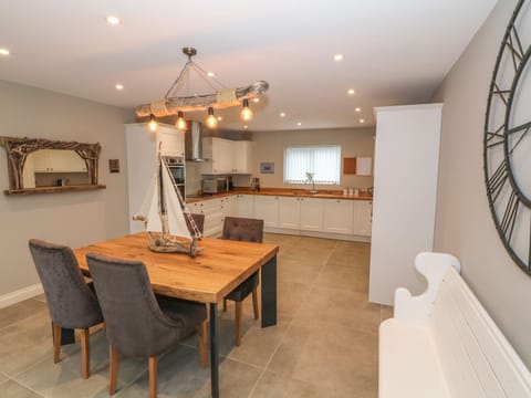 Fridge, dishwasher, cookware/dishes/utensils