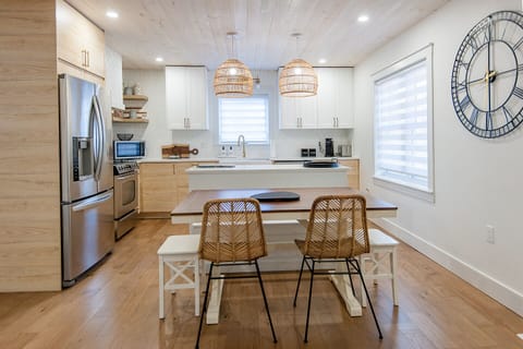 Seating for 6 adults. 