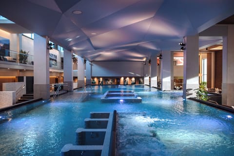 Couples treatment rooms, sauna, hot tub, steam room, hot springs